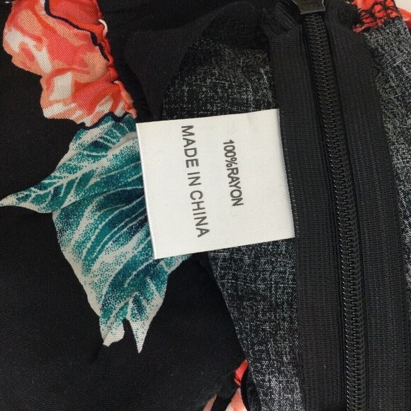 Seek the Label Womens Black Red Floral Crop Top Size Small NWT - Picture 7 of 8